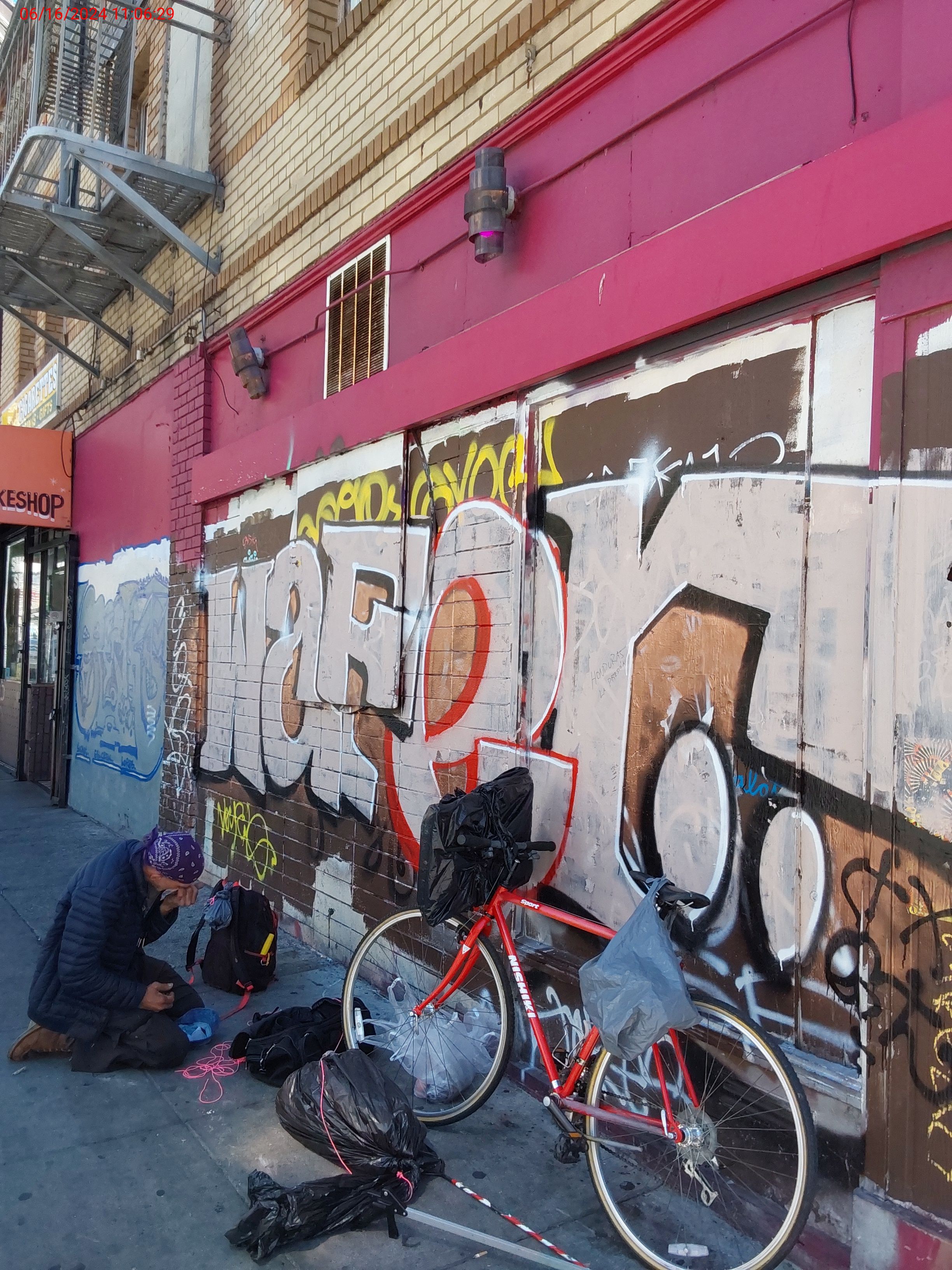 Graffiti at 808 LARKIN ST