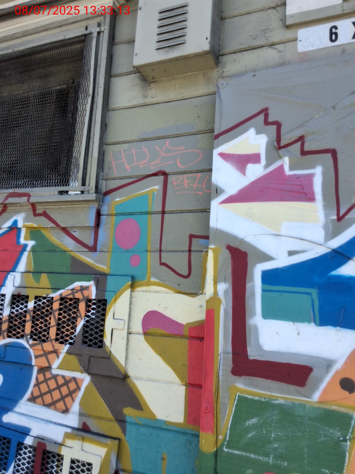 Graffiti at 901 HAIGHT ST