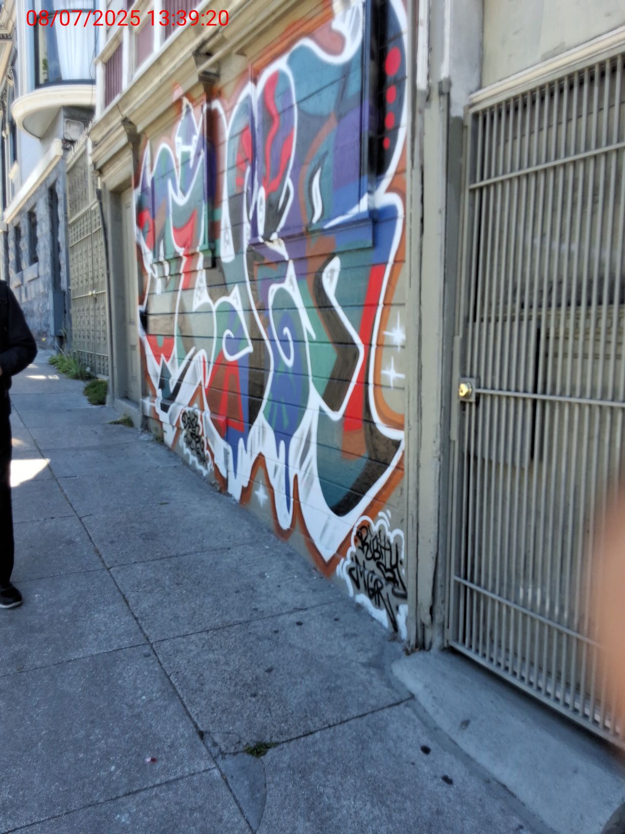 Graffiti at 901 HAIGHT ST