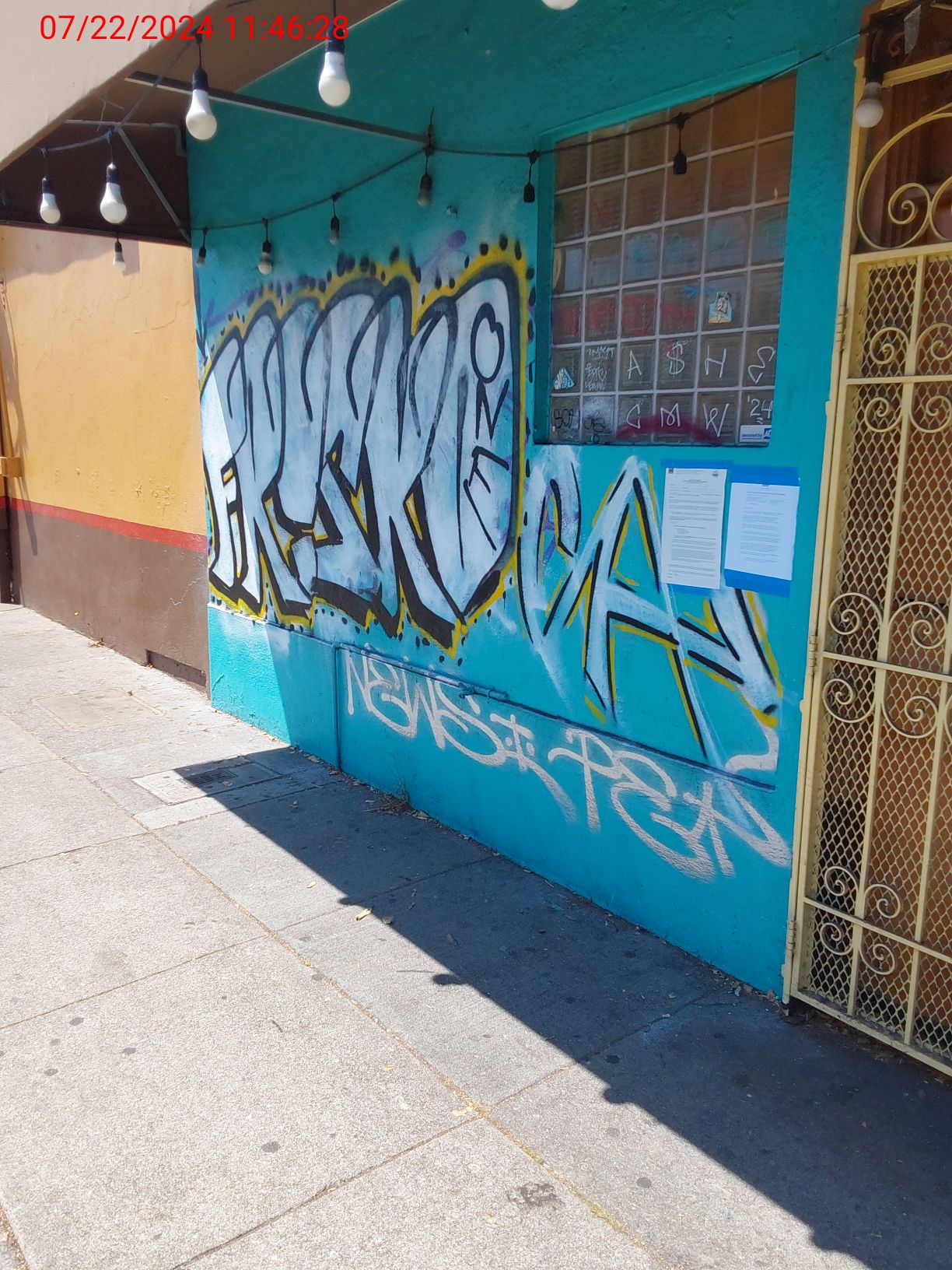 Graffiti at 888 GENEVA AVE