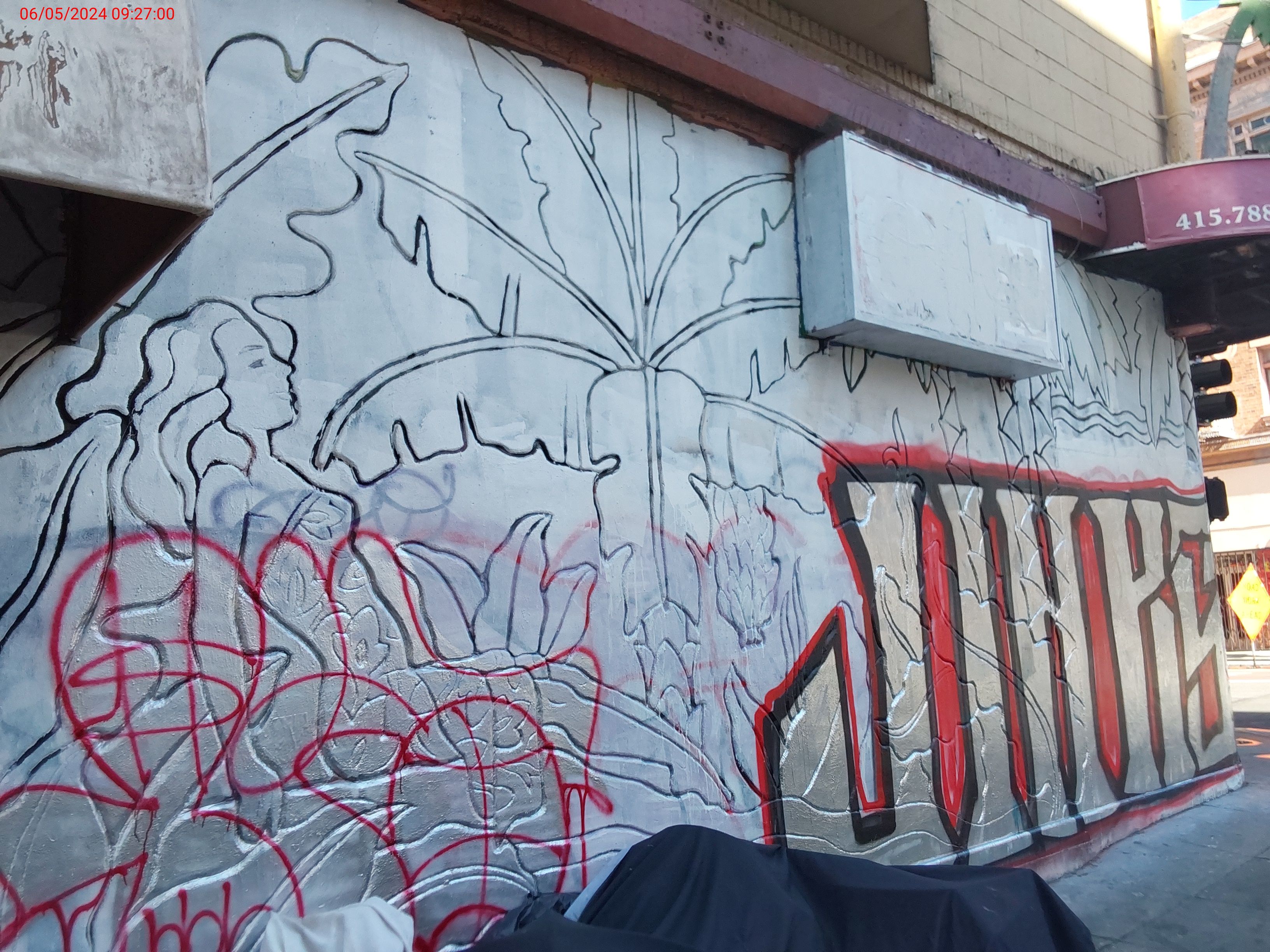 Graffiti at 555 HYDE ST