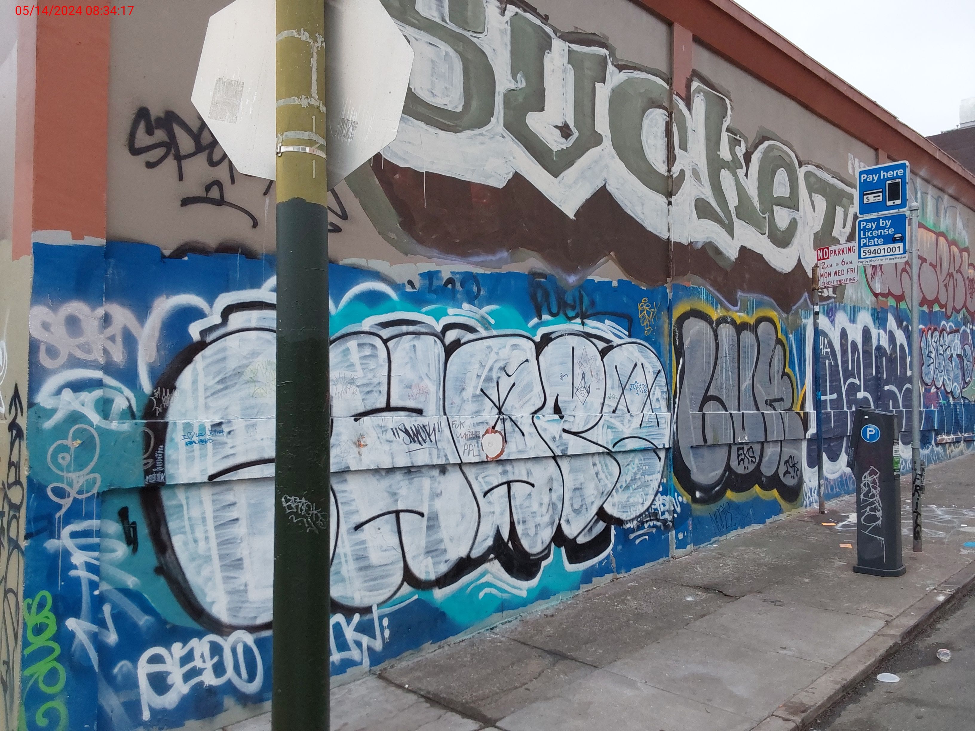 Graffiti at 825 POLK ST