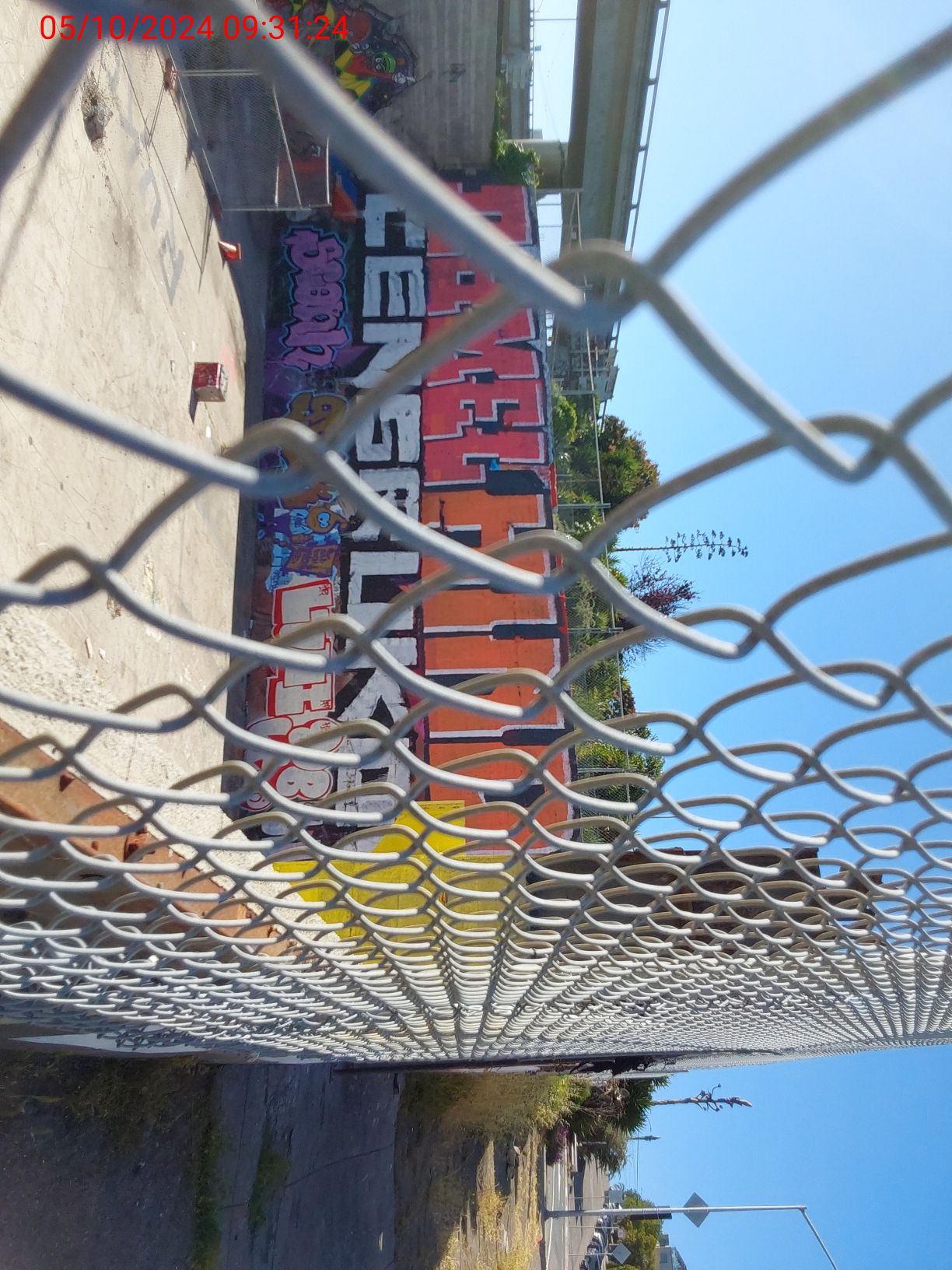 Graffiti at 935 MARIPOSA ST