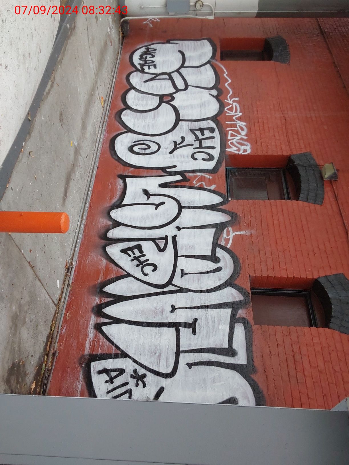 Graffiti at 1213 FELL ST