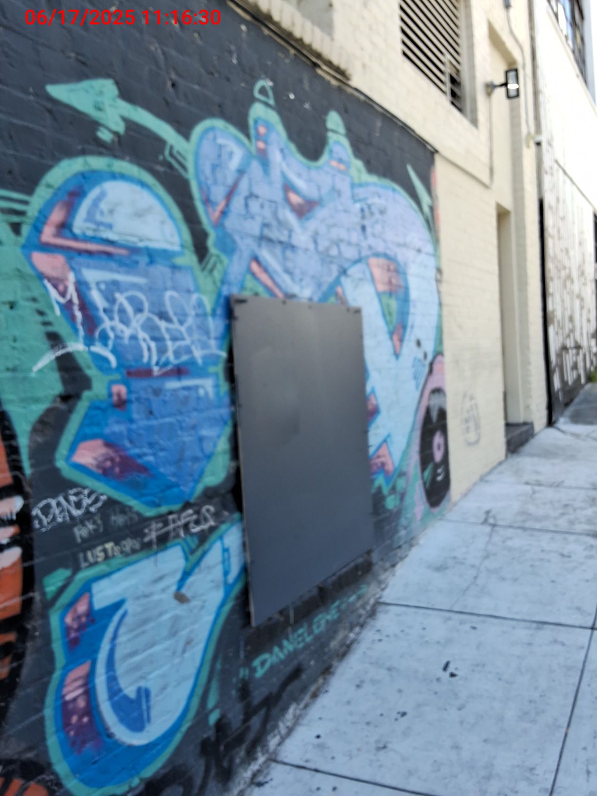 Graffiti at 1121 POLK ST