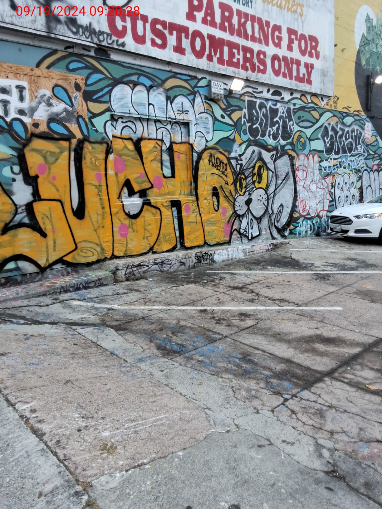 Graffiti at 989 Post St