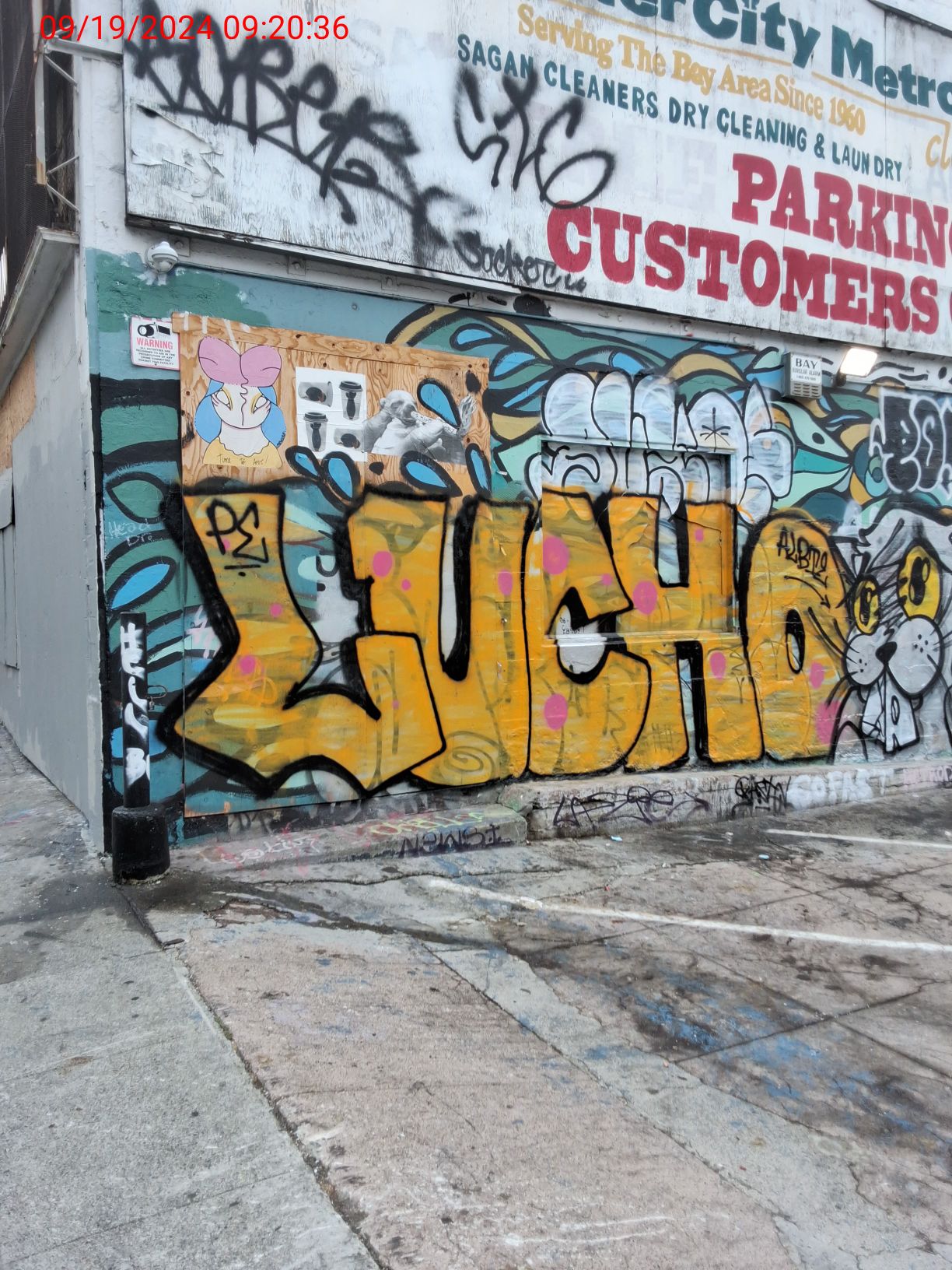 Graffiti at 989 Post St