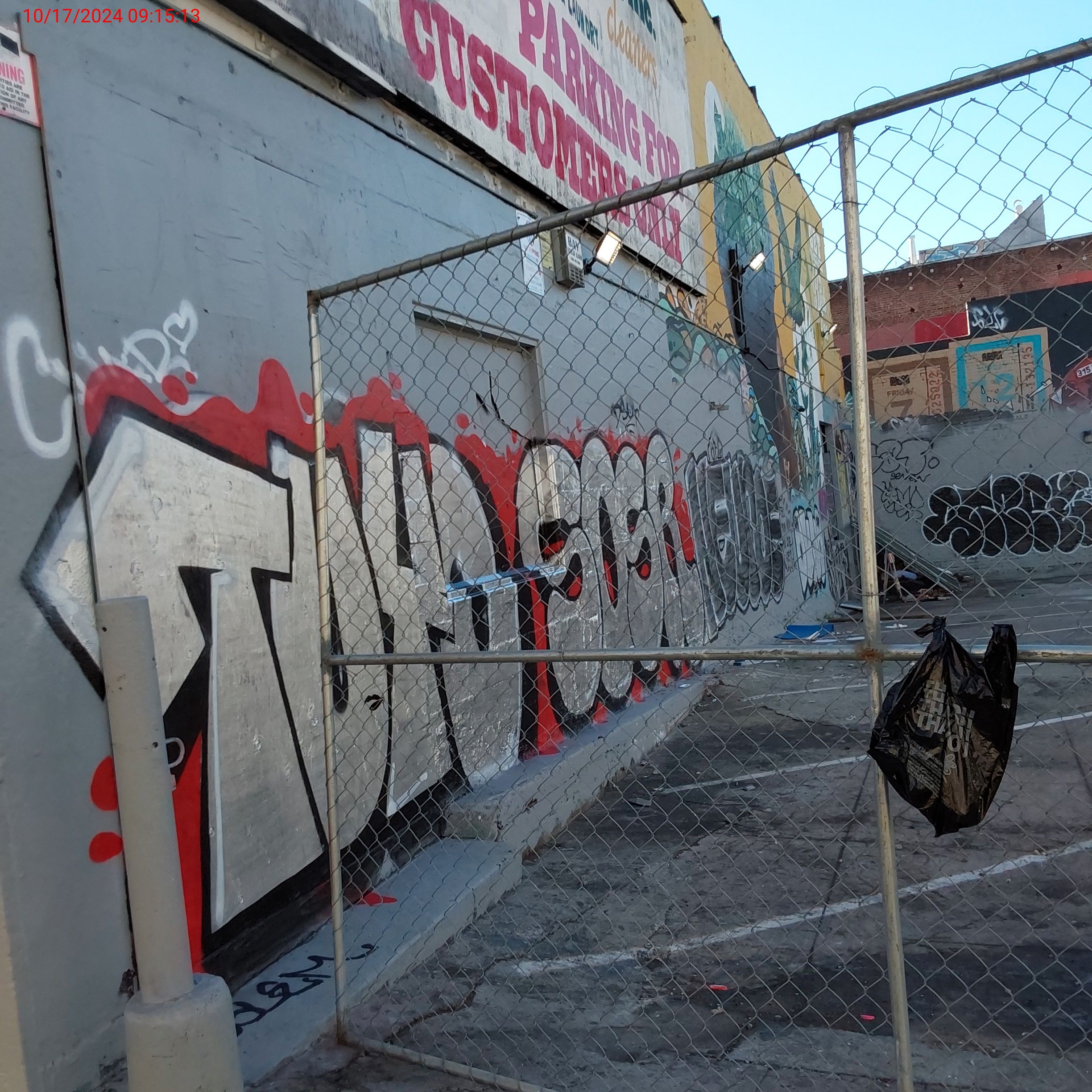 Graffiti at 989 Post St