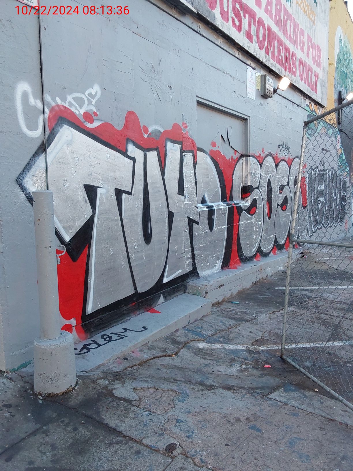 Graffiti at 989 Post St