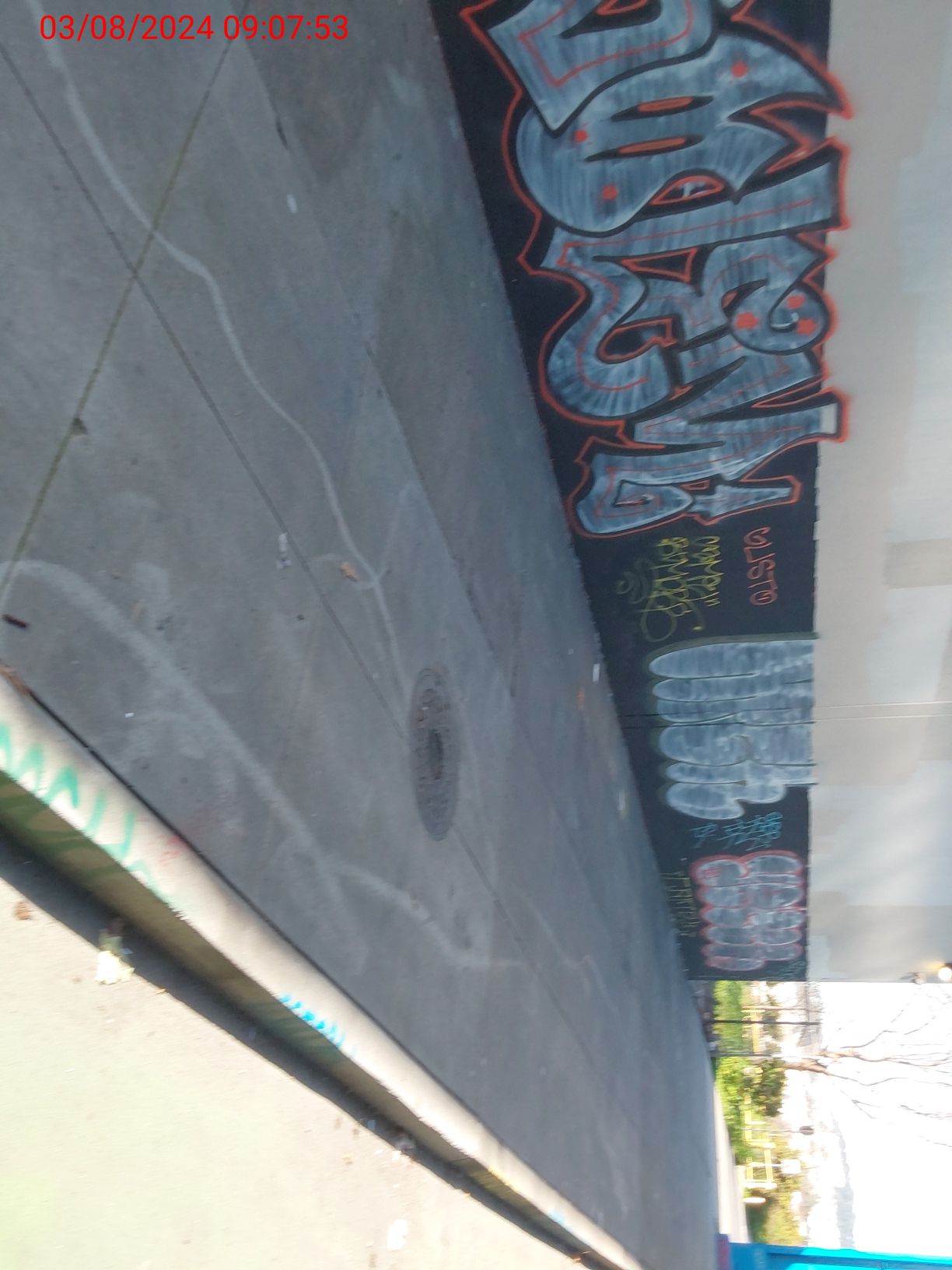 Graffiti at 1300 BRYANT ST