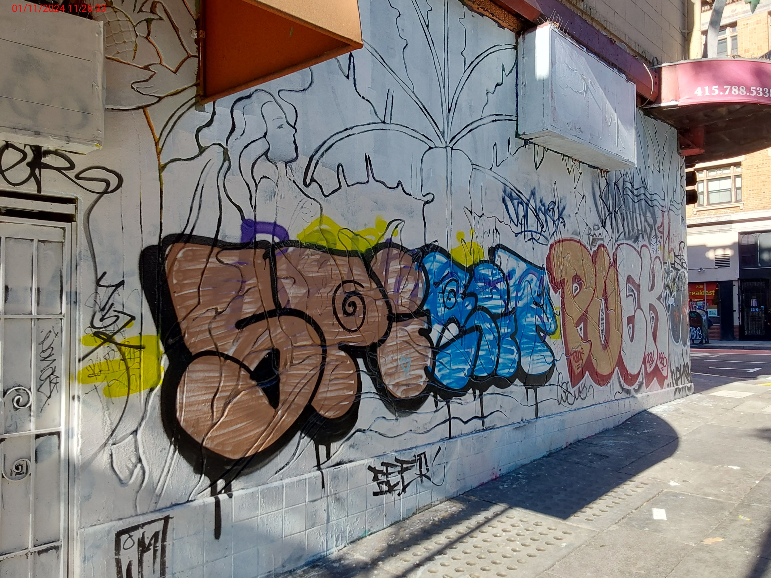 Graffiti at 555 HYDE ST