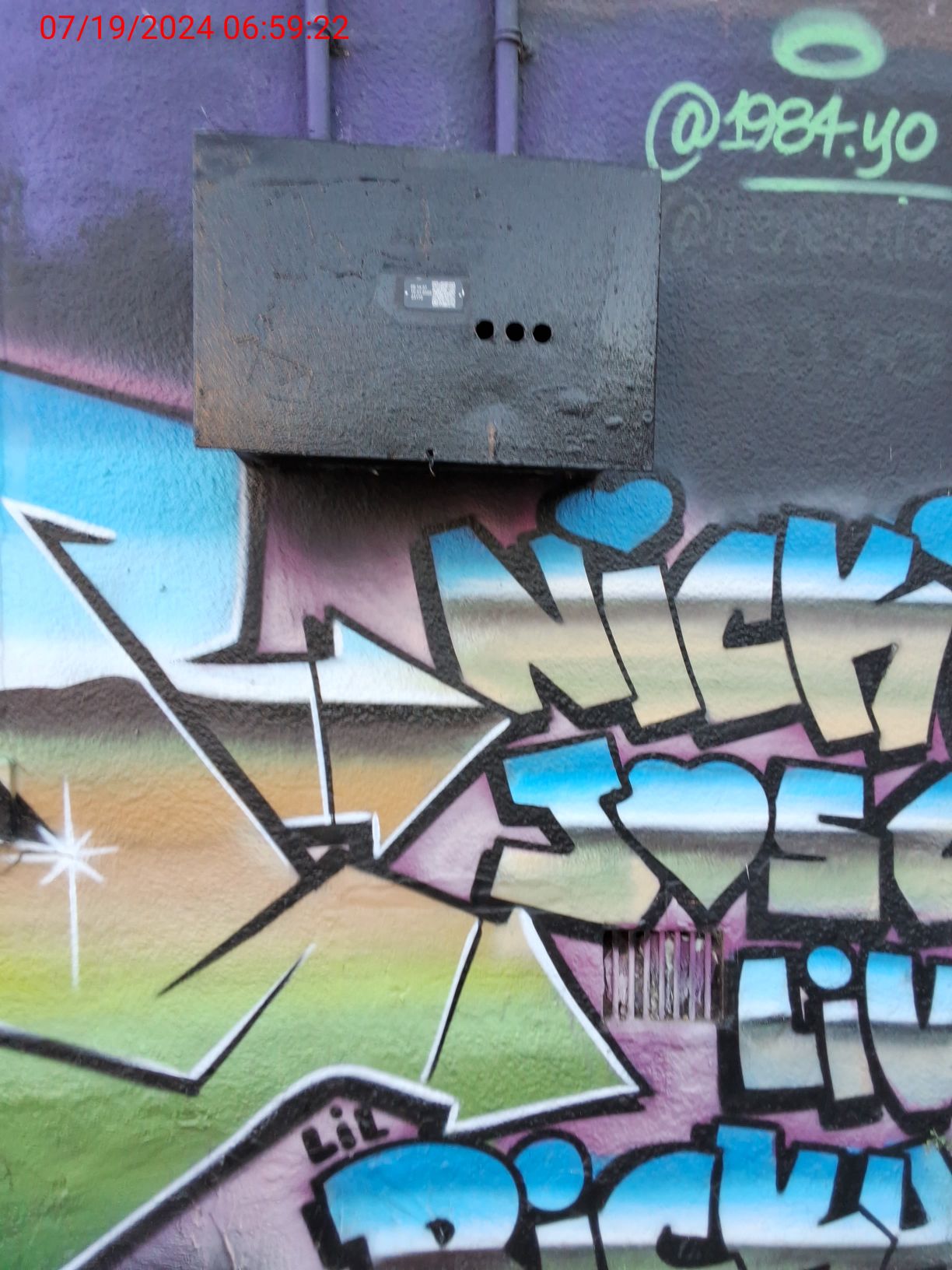 Graffiti at 2695 San Bruno Ave
