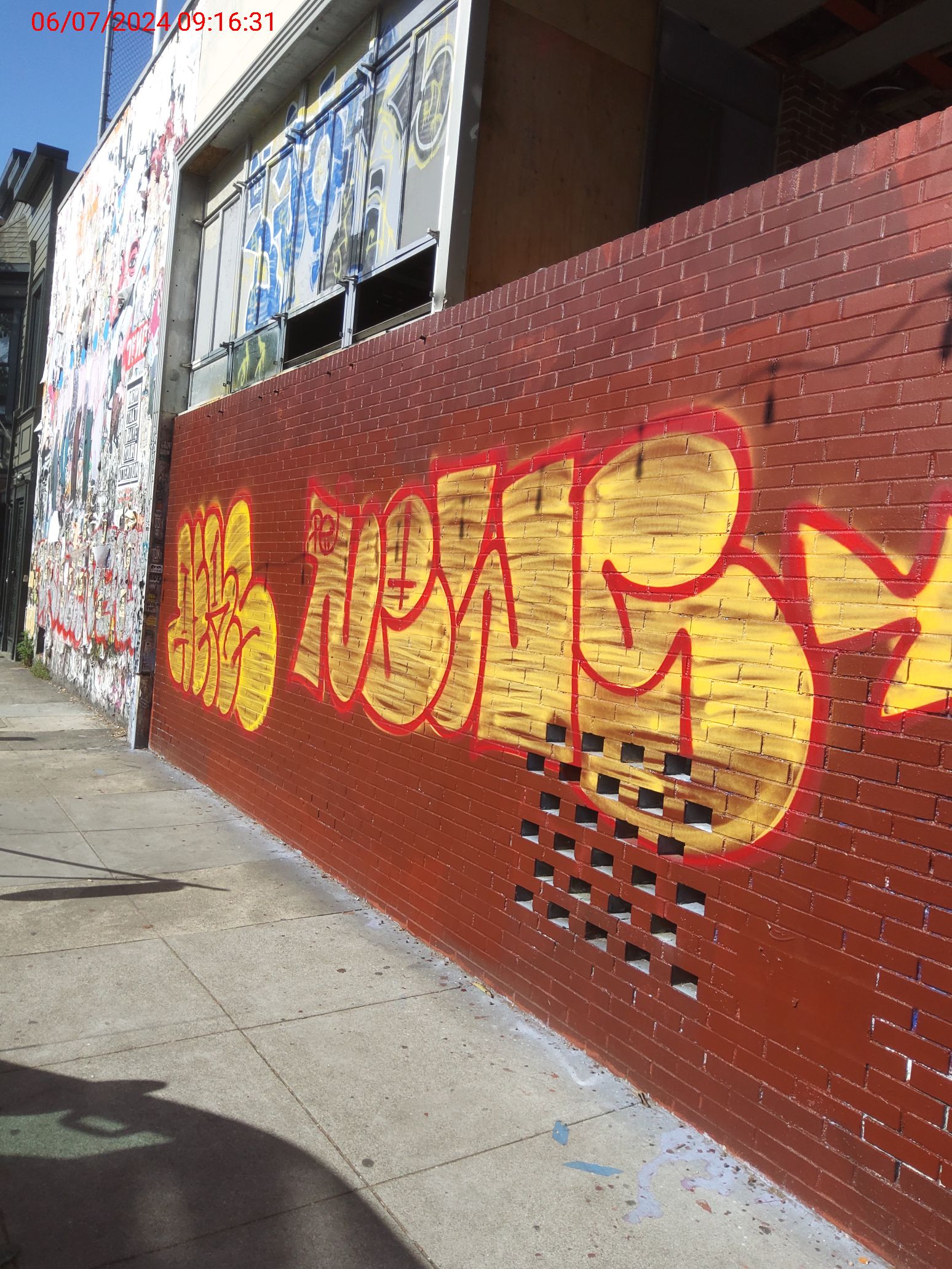 Graffiti at 1240 VALENCIA ST