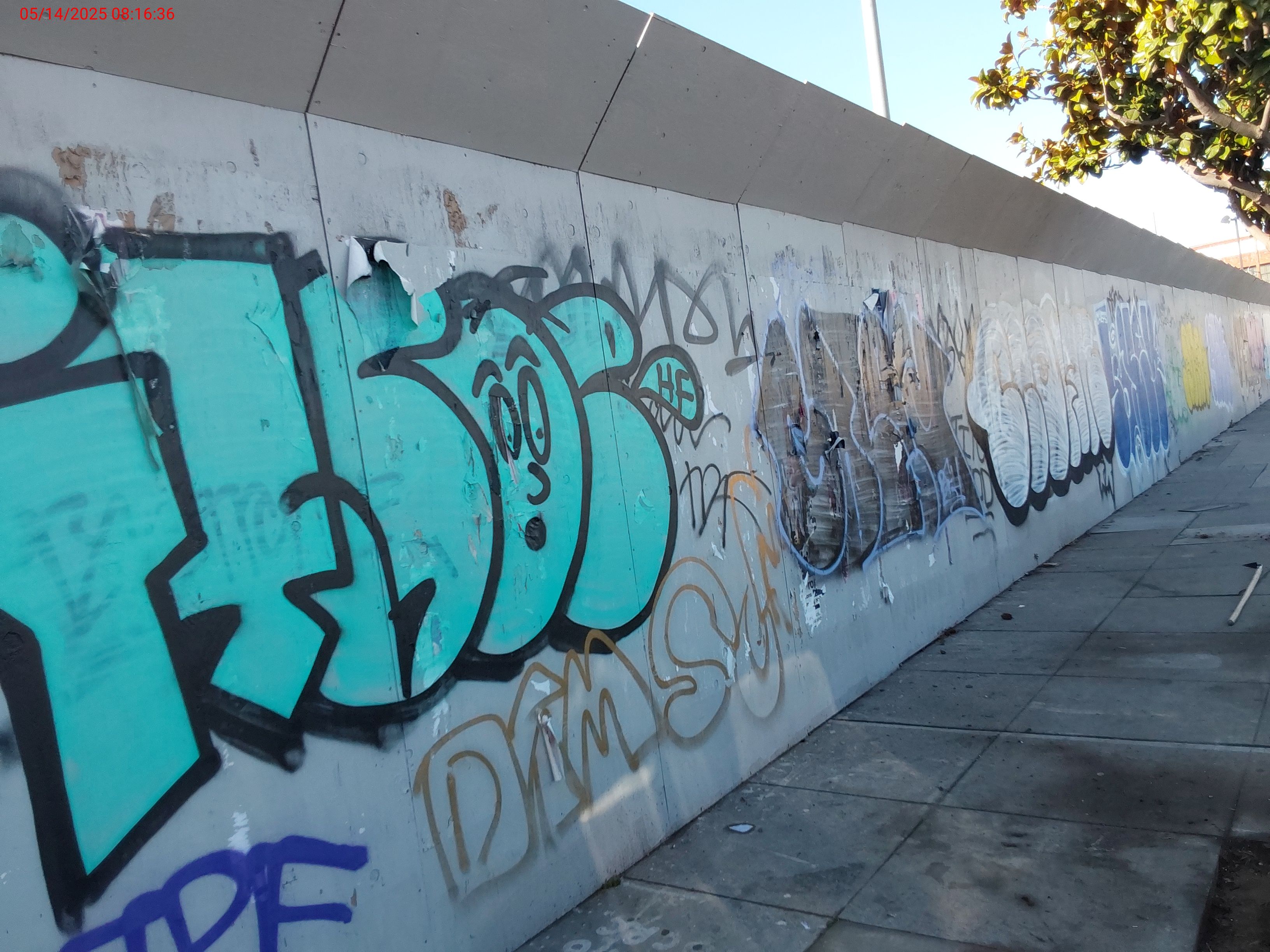Graffiti at 568 Brannan St