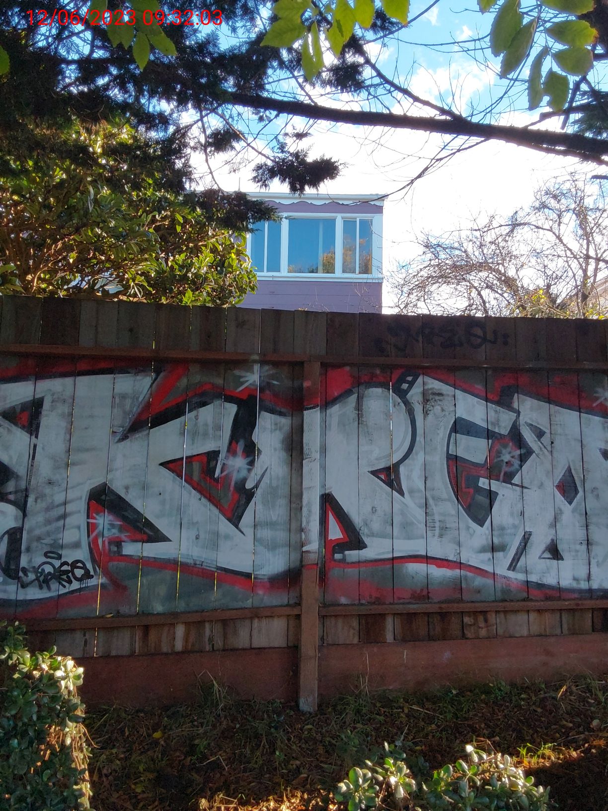 Graffiti at 288 DENSLOWE DR