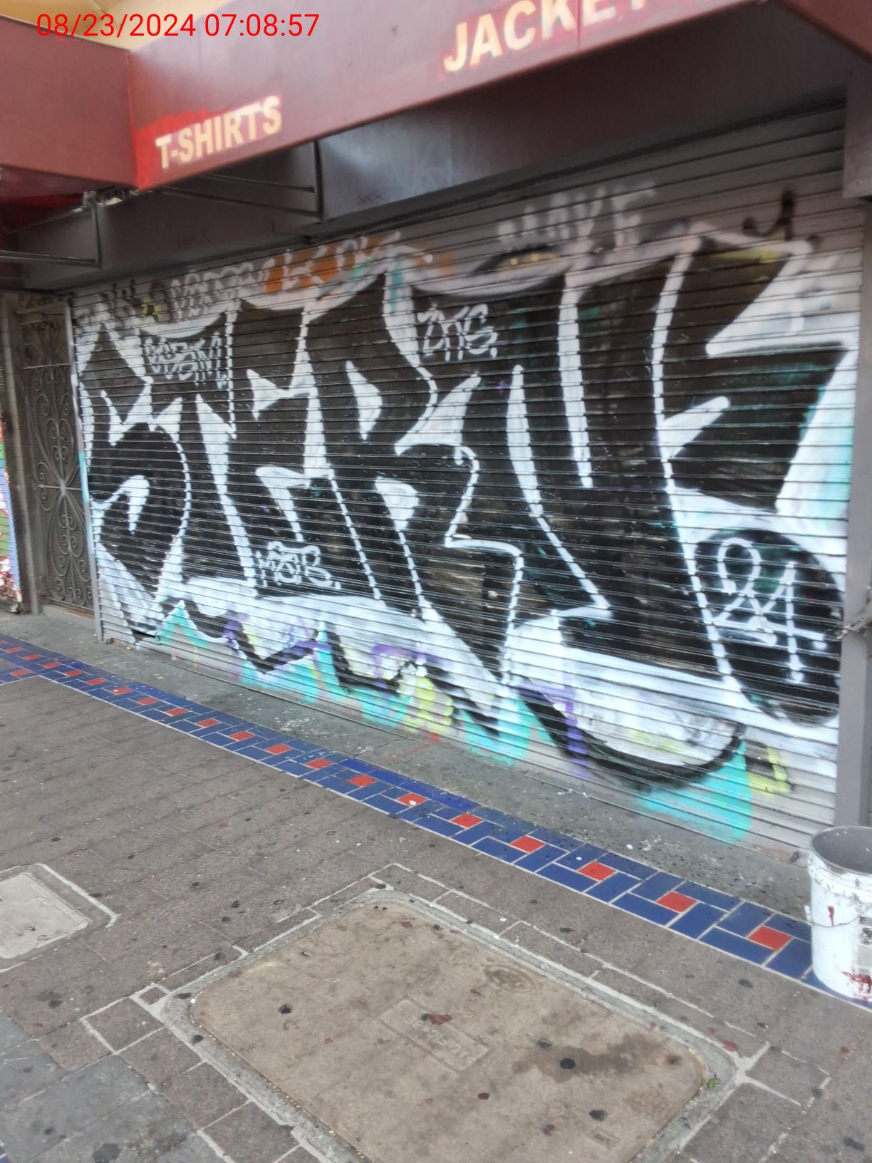 Graffiti at 2745 MISSION ST
