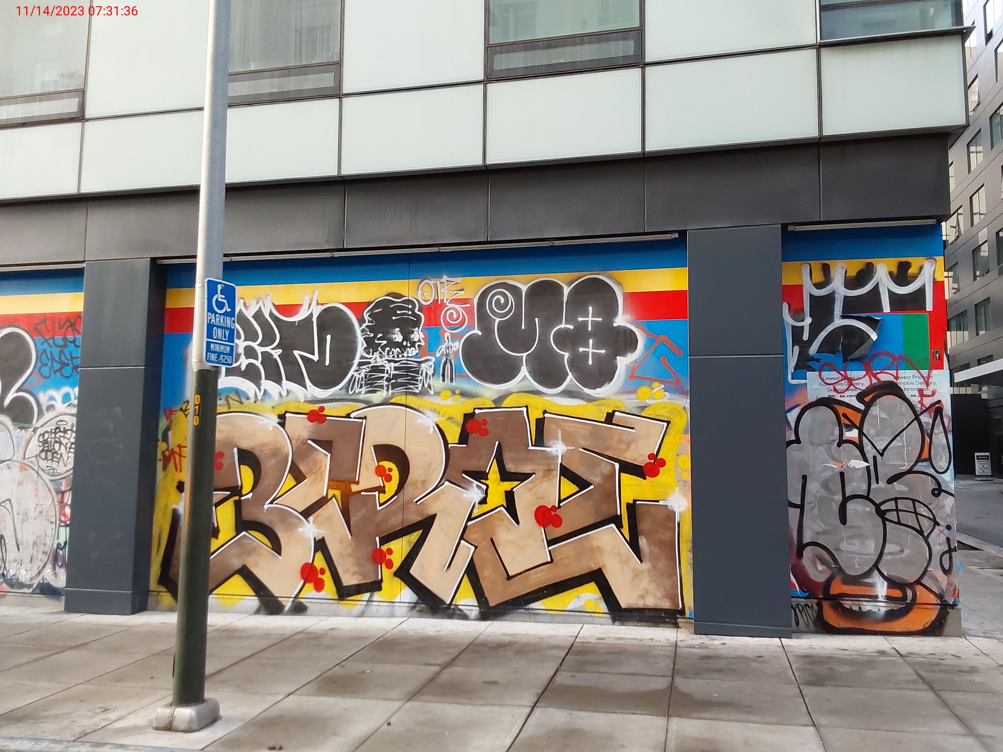 Graffiti at 1400 Mission St