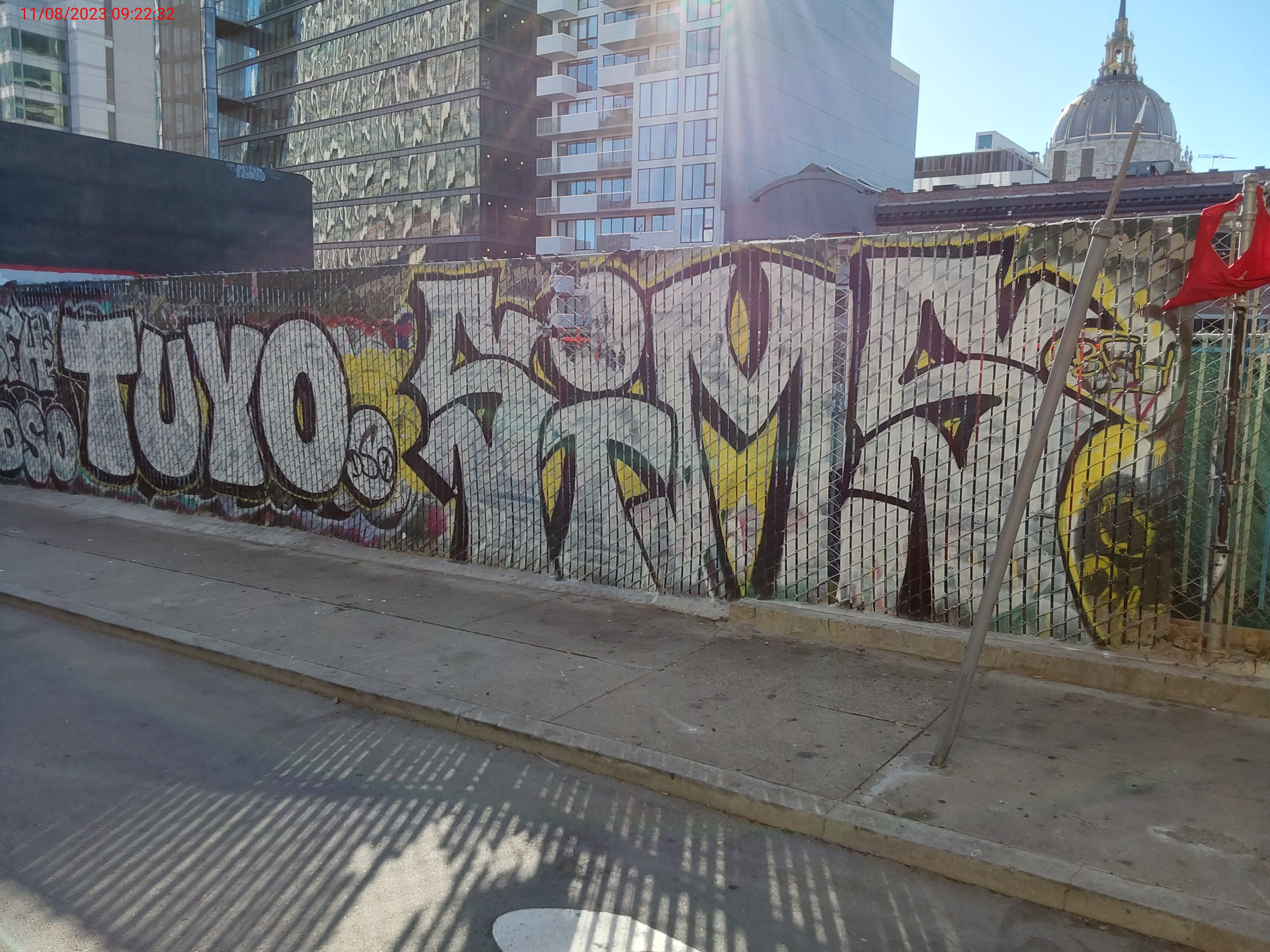 Graffiti at 601 VAN NESS AVE