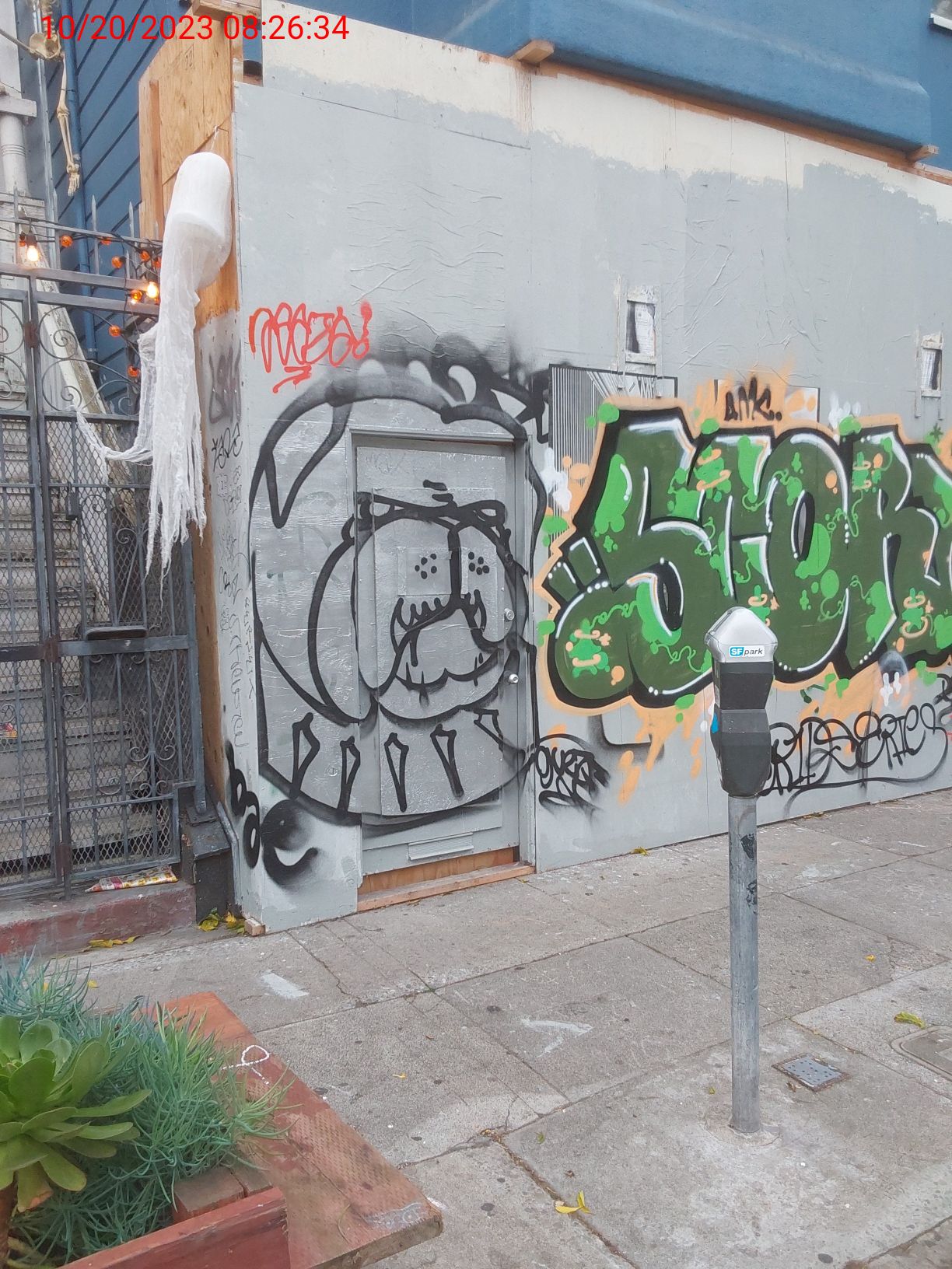 Graffiti at 583 HAIGHT ST