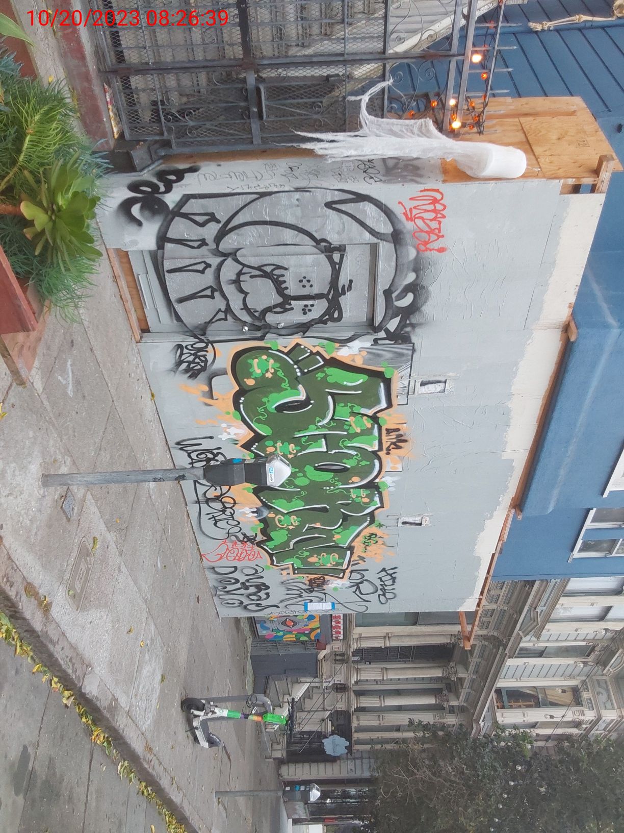 Graffiti at 583 HAIGHT ST