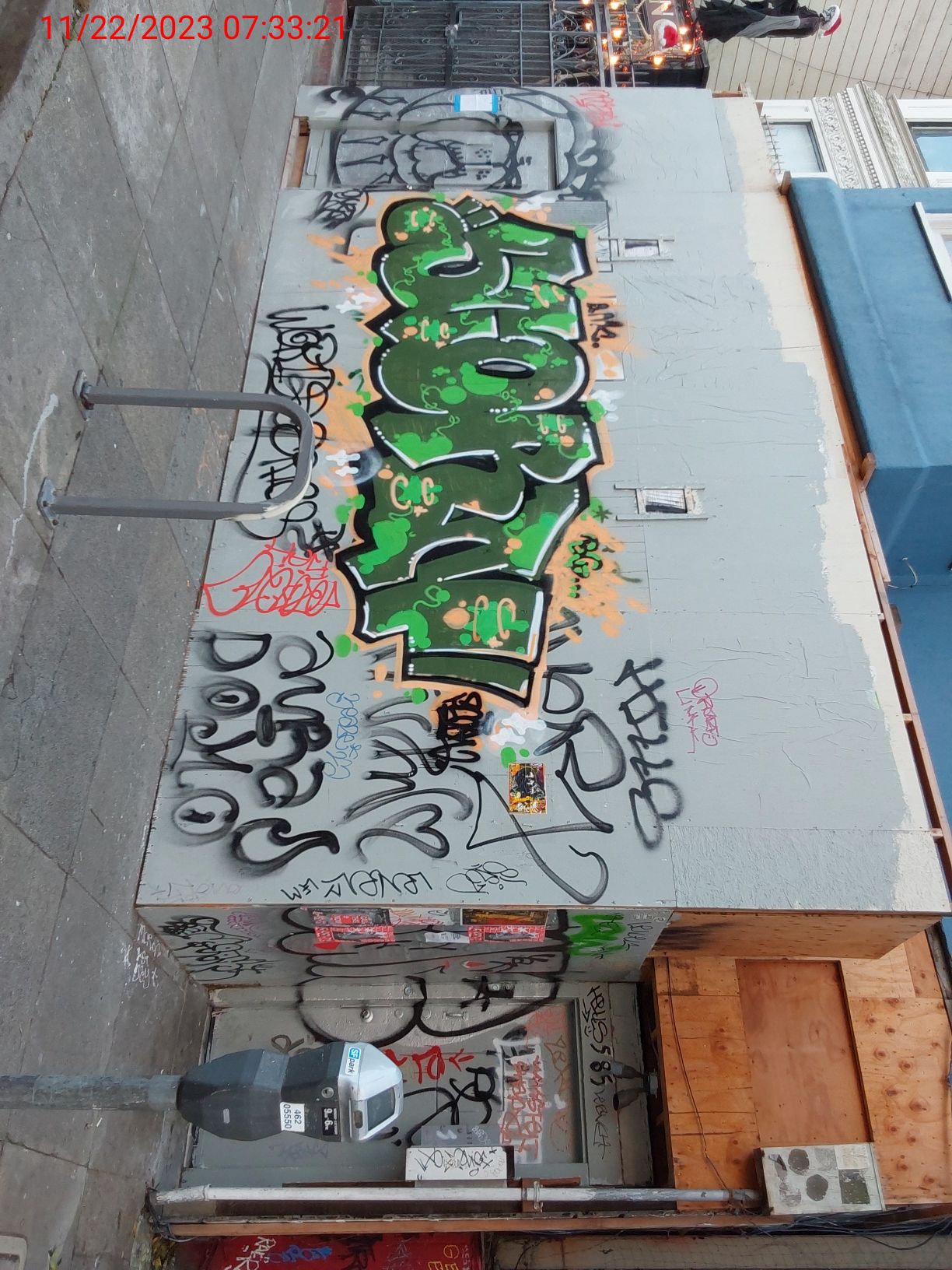 Graffiti at 583 HAIGHT ST