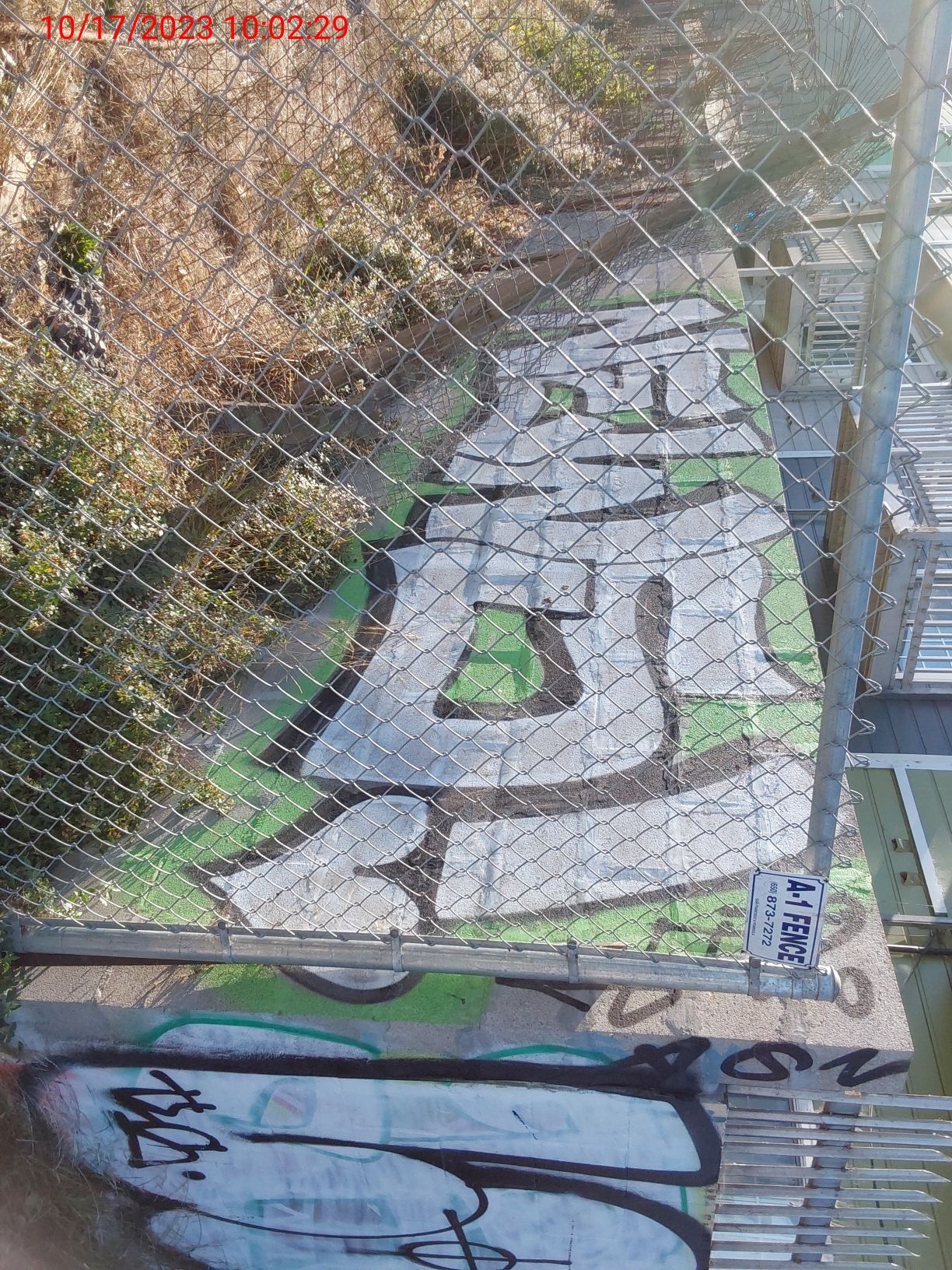 Graffiti at 2265 ALEMANY BLVD