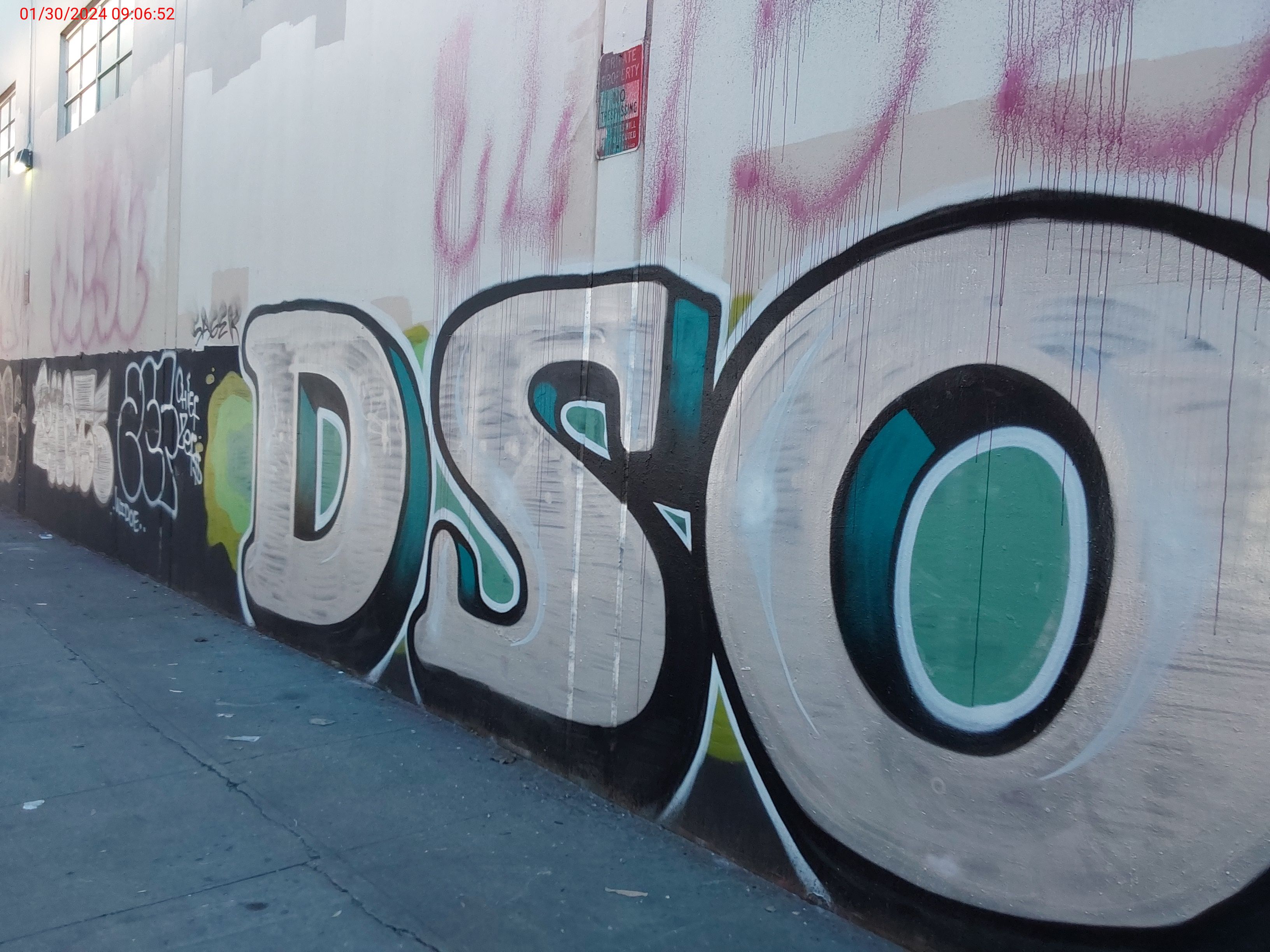 Graffiti at 1300 BRYANT ST