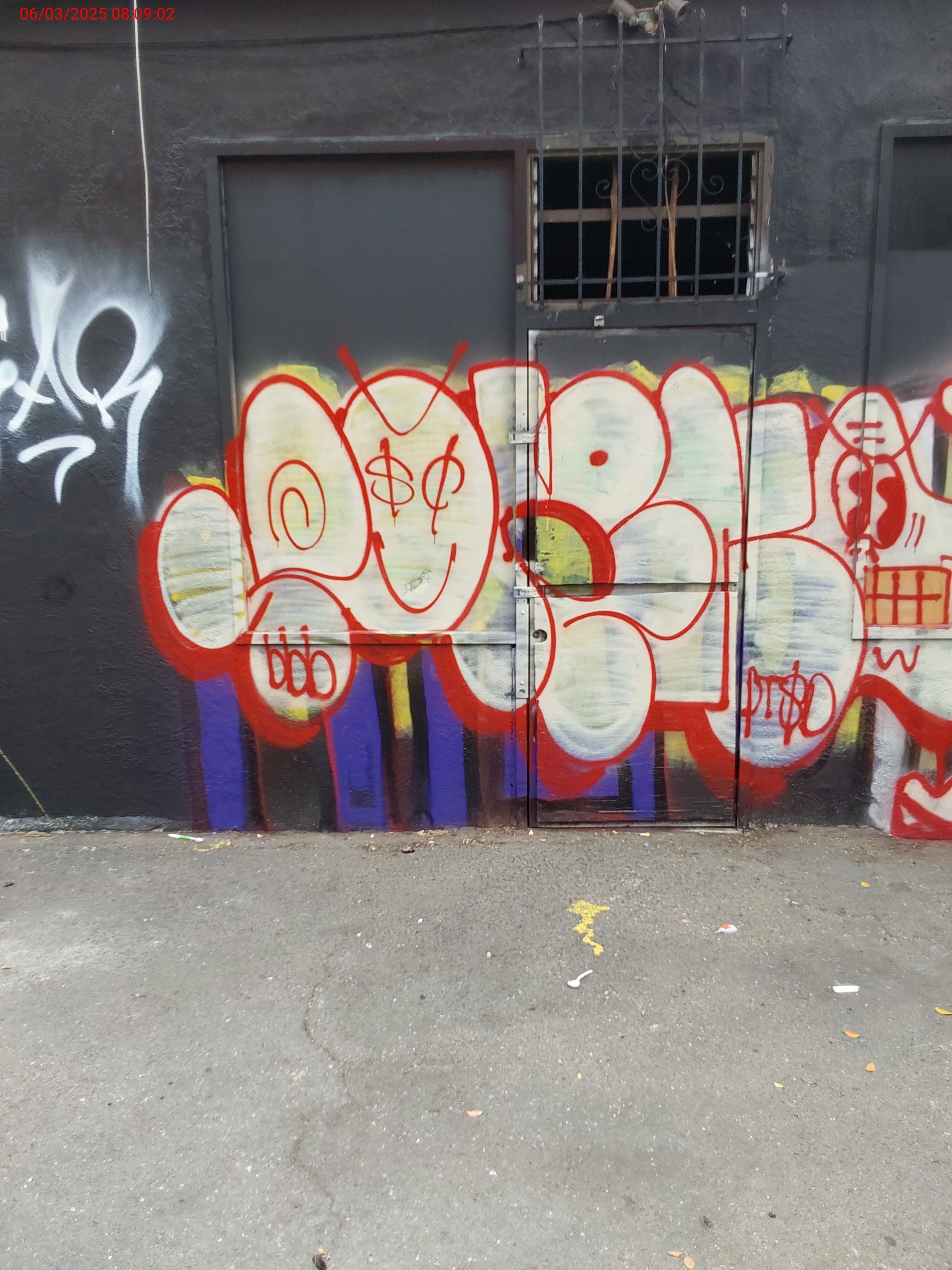 Graffiti at 1278 MISSION ST