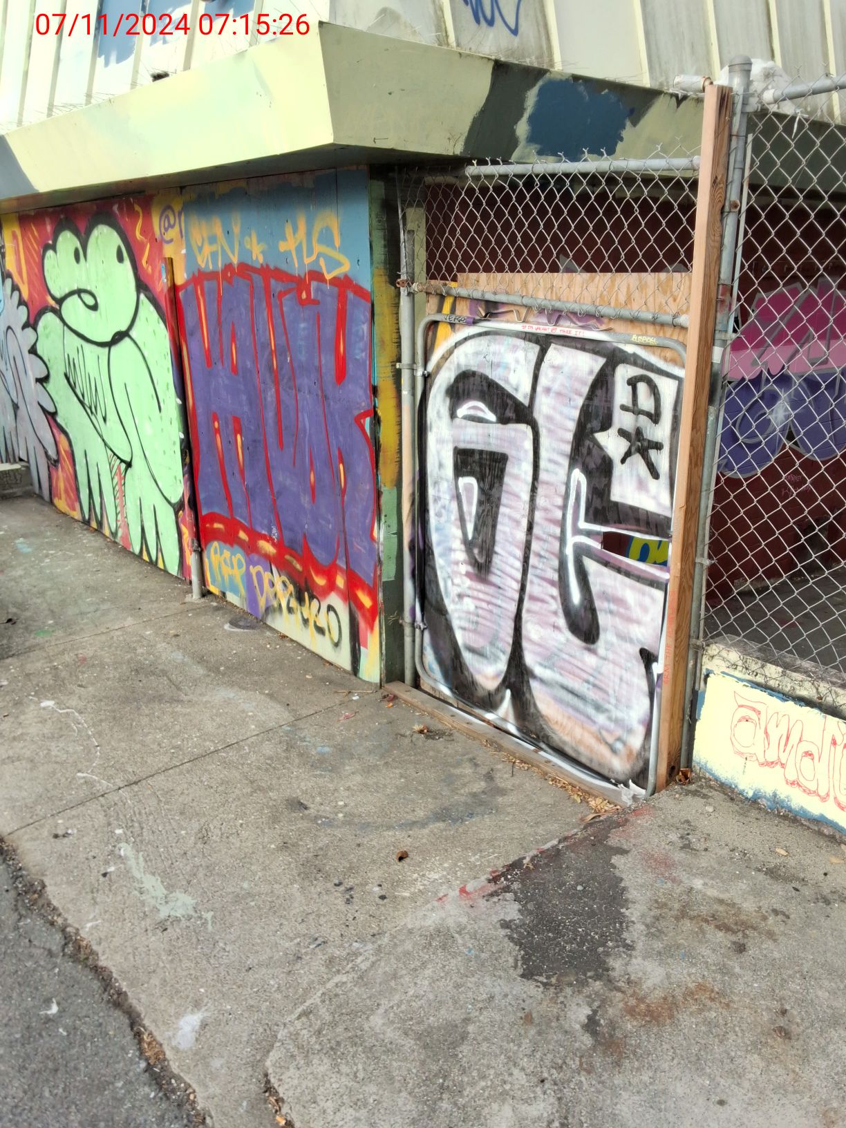Graffiti at 2670 Geary Blvd