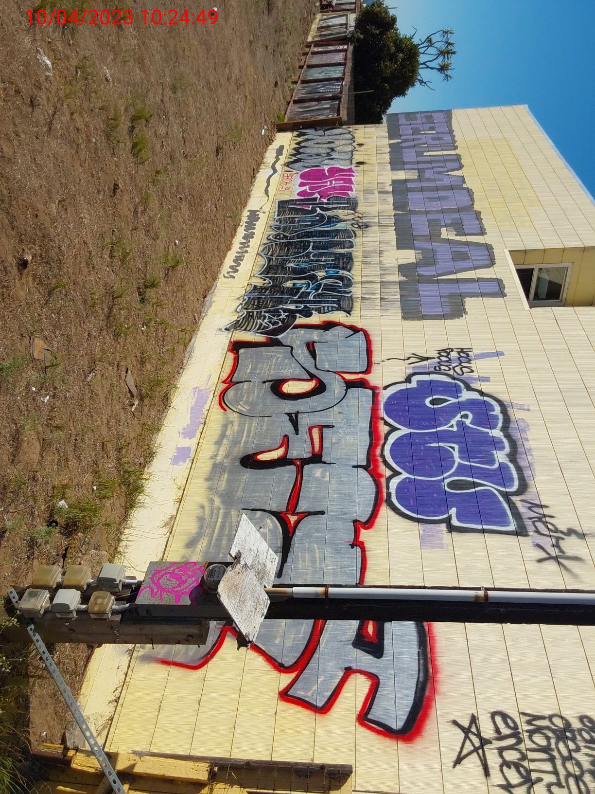 Graffiti at 1031 QUINTARA ST