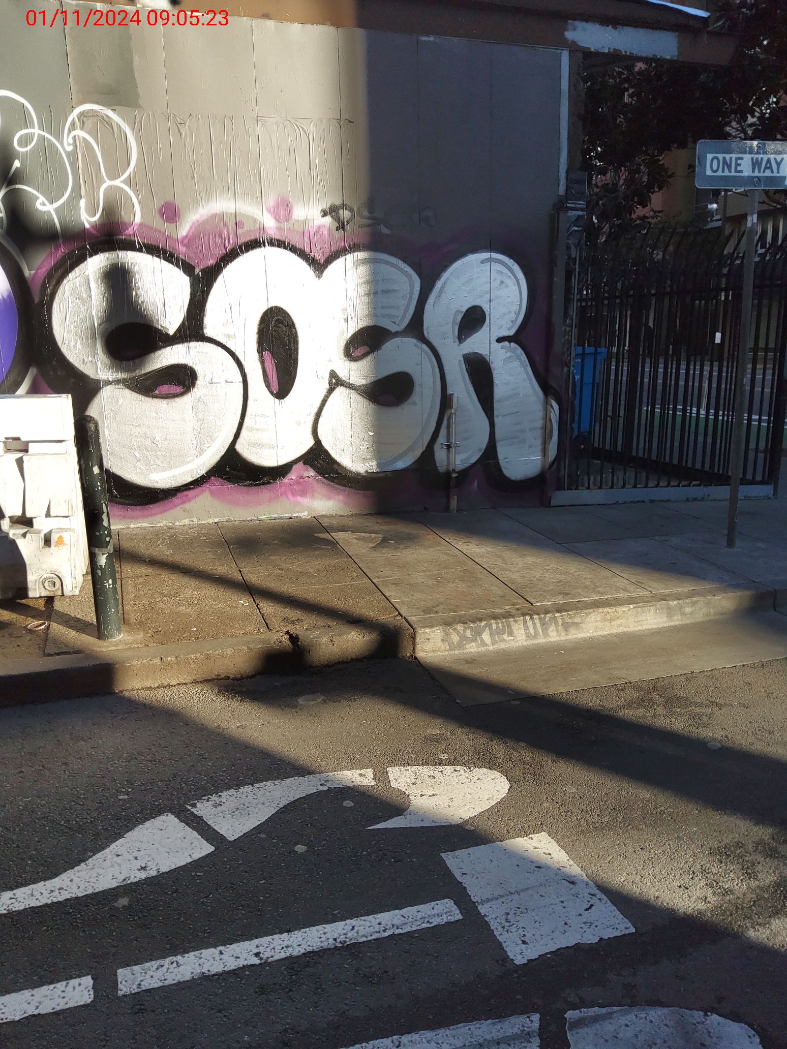 Graffiti at 999 POLK ST