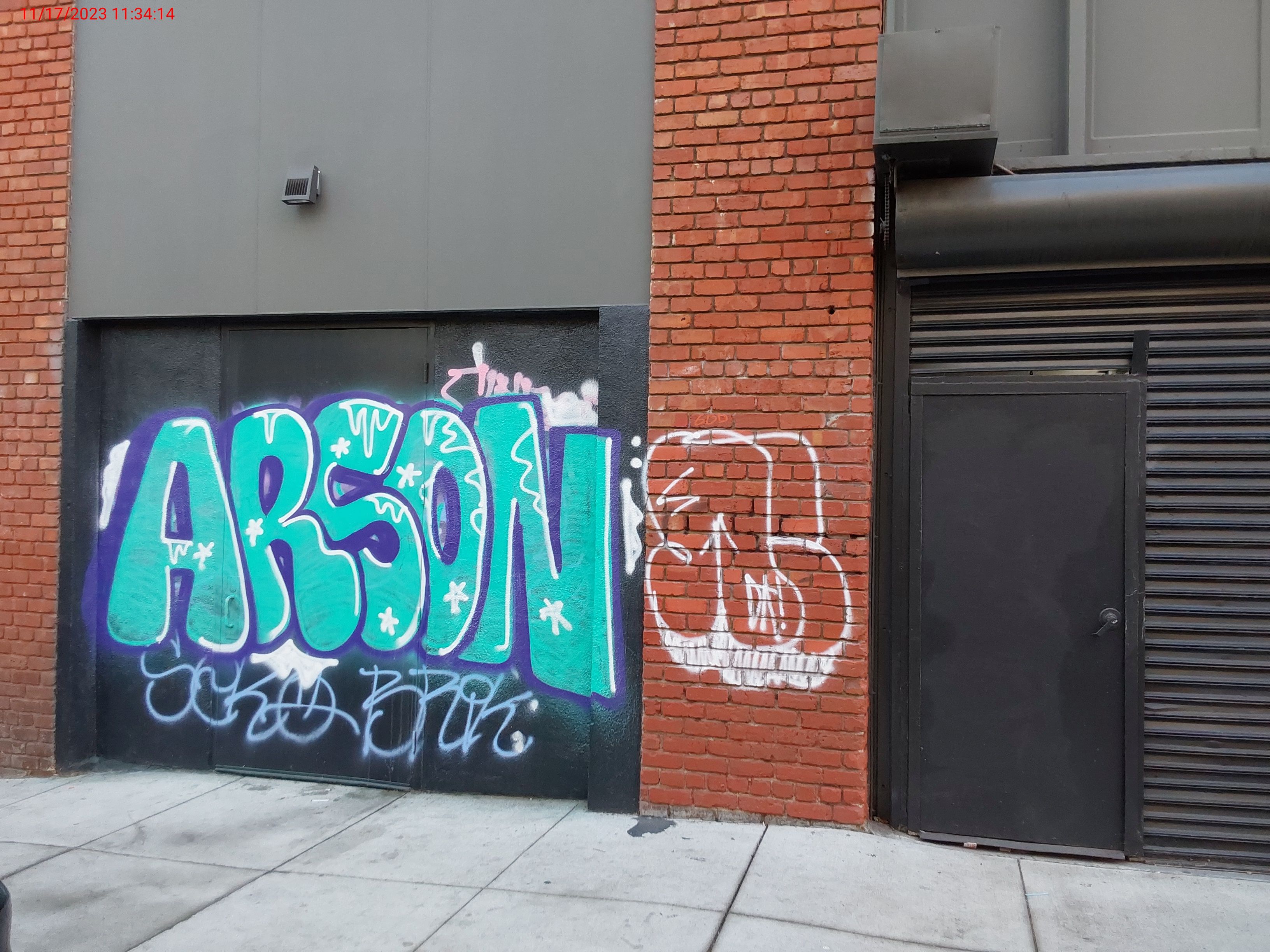 Graffiti at 1414 VAN NESS AVE