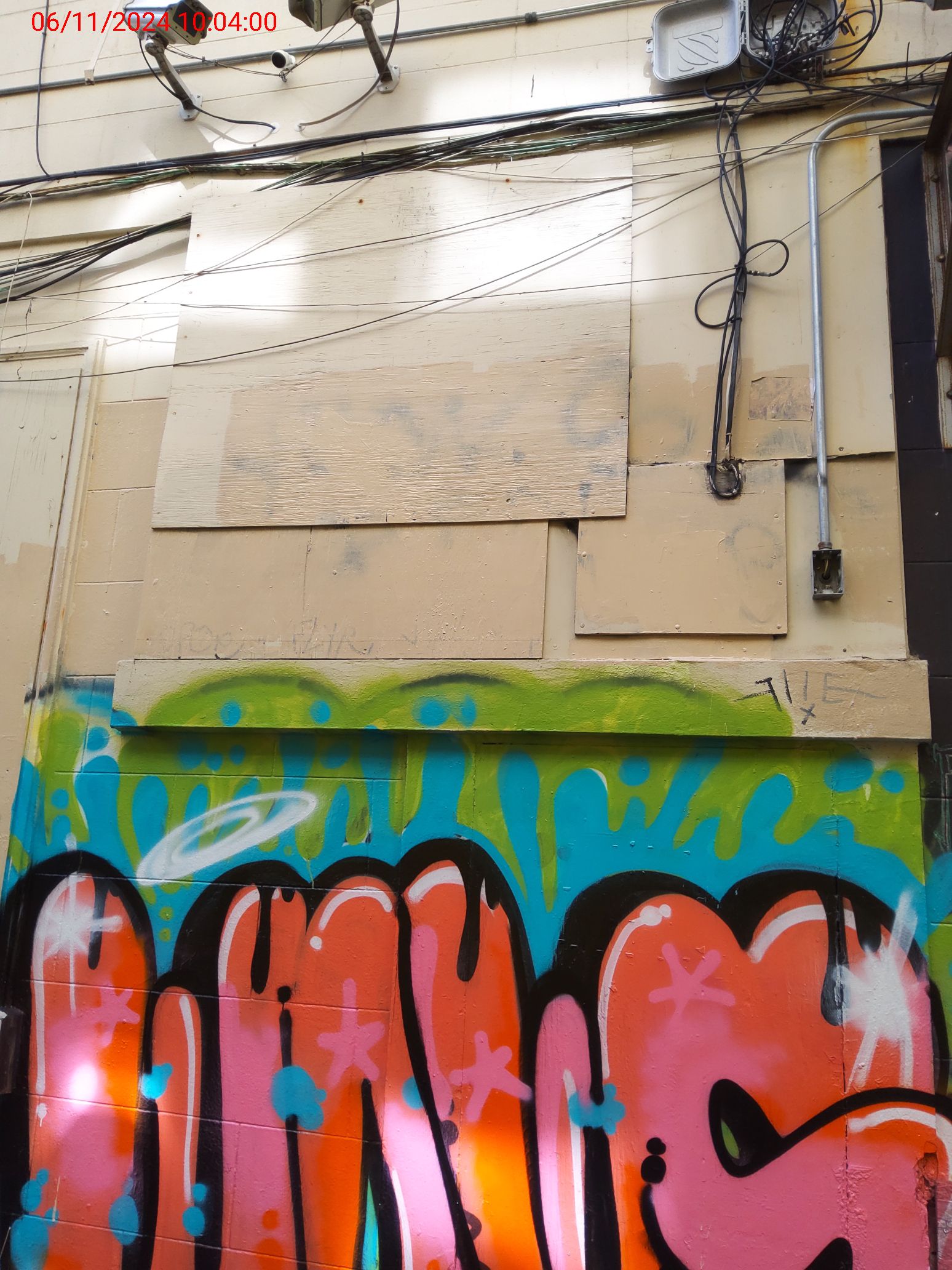 Graffiti at 83 Wiese St