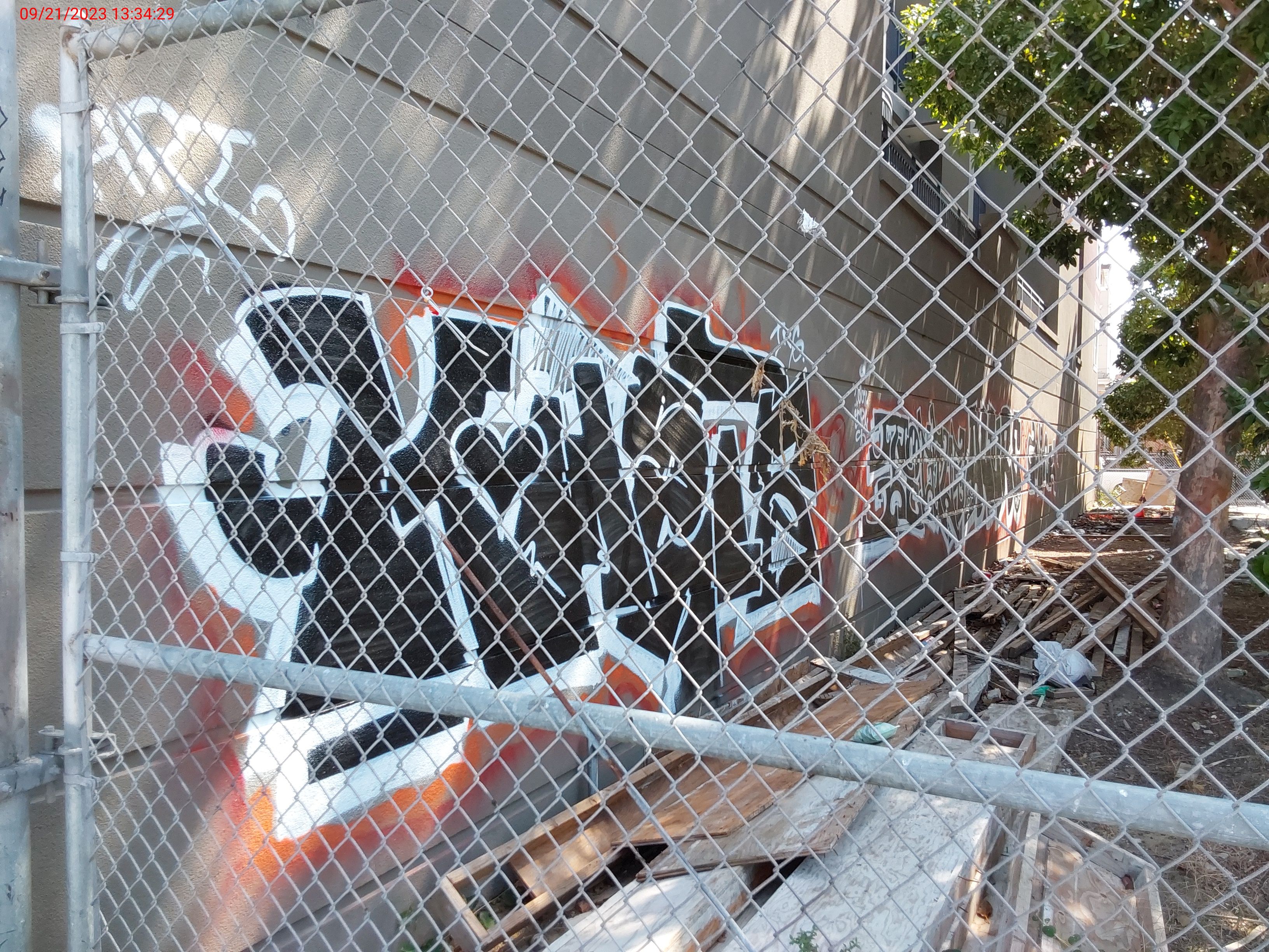 Graffiti at 333 FELL ST