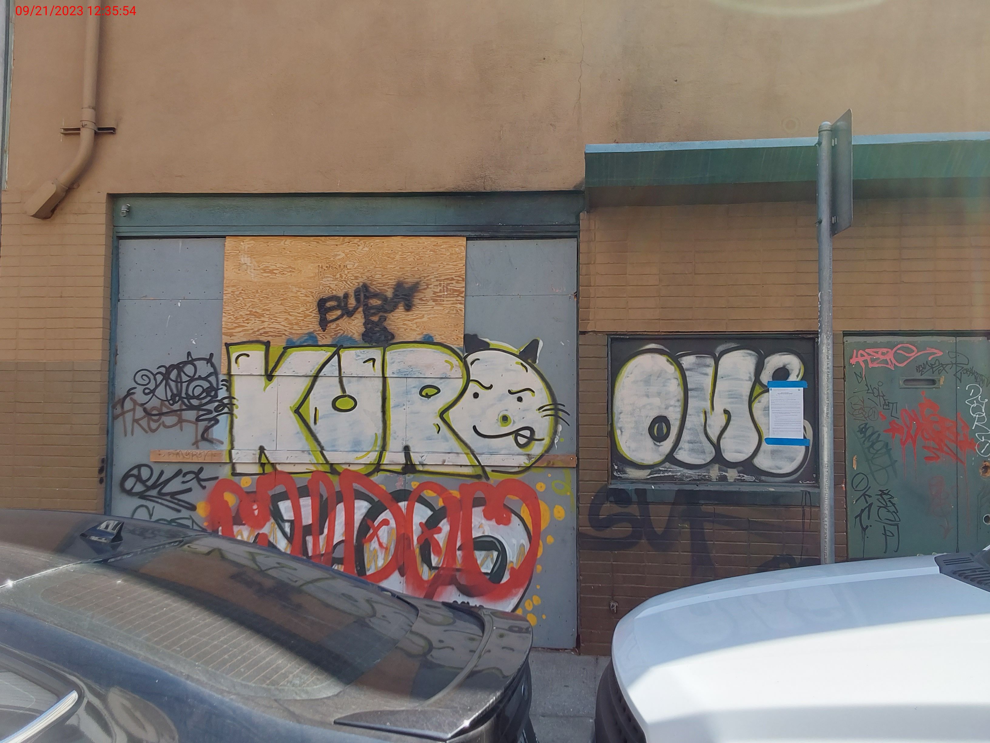 Graffiti at 721 CLEMENTINA ST