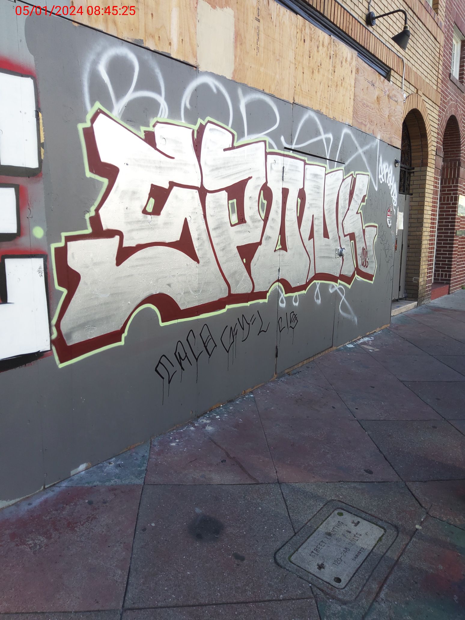 Graffiti at 975 VALENCIA ST