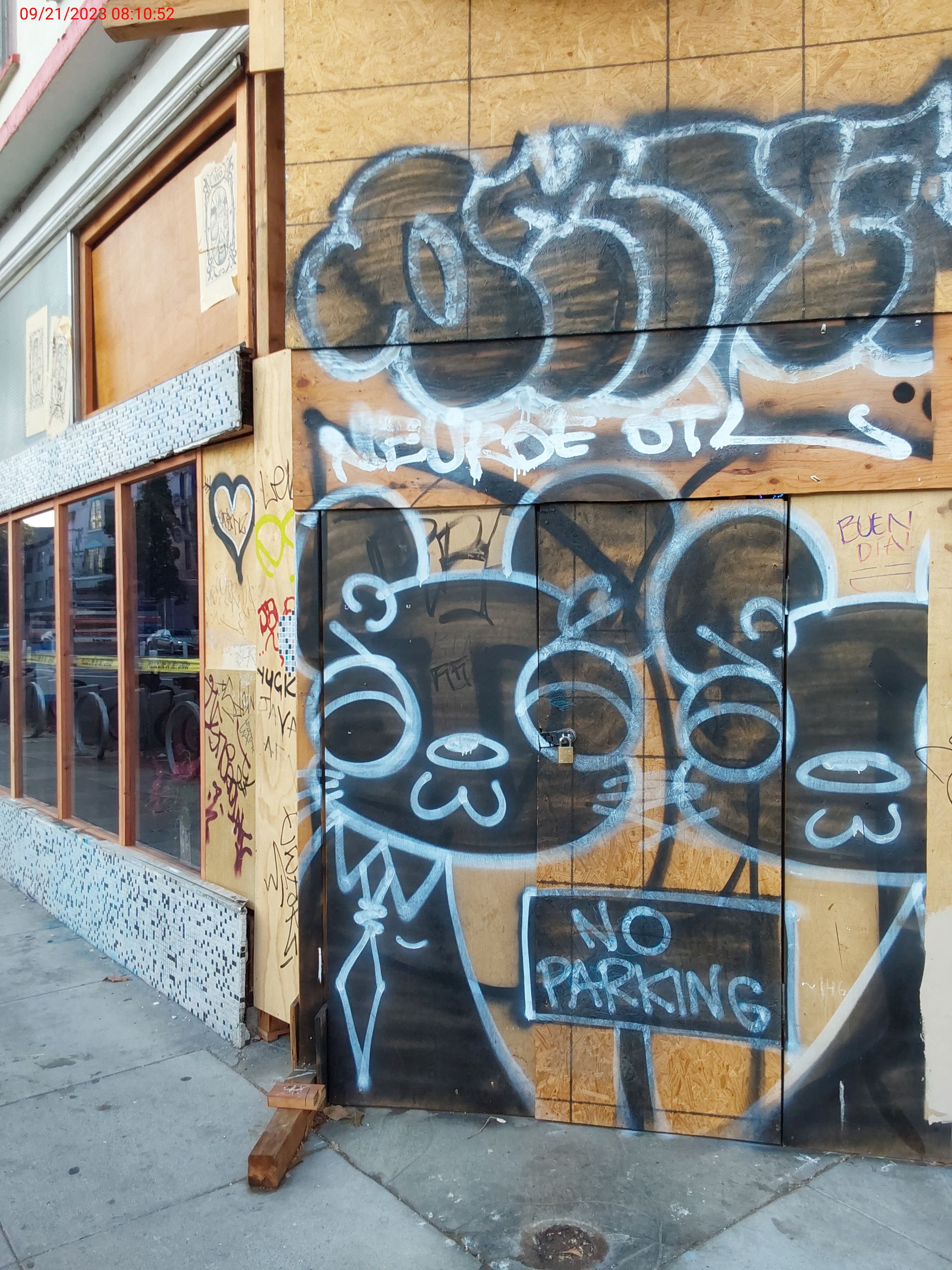 Graffiti at 1114 VALENCIA ST