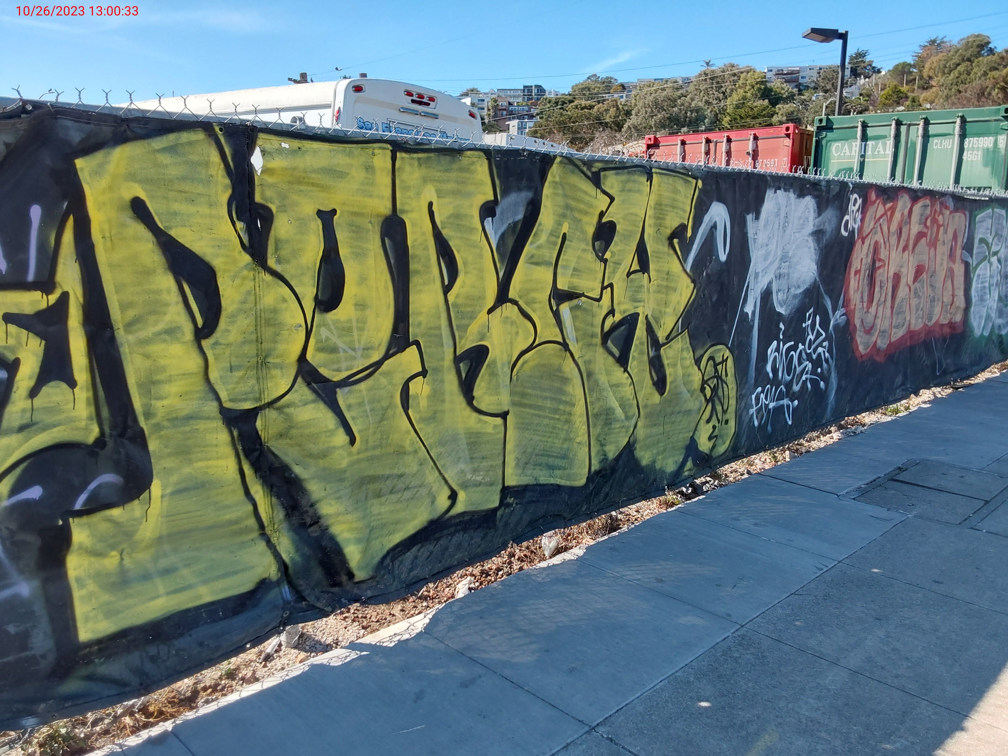 Graffiti at 2801 OAKDALE AVE