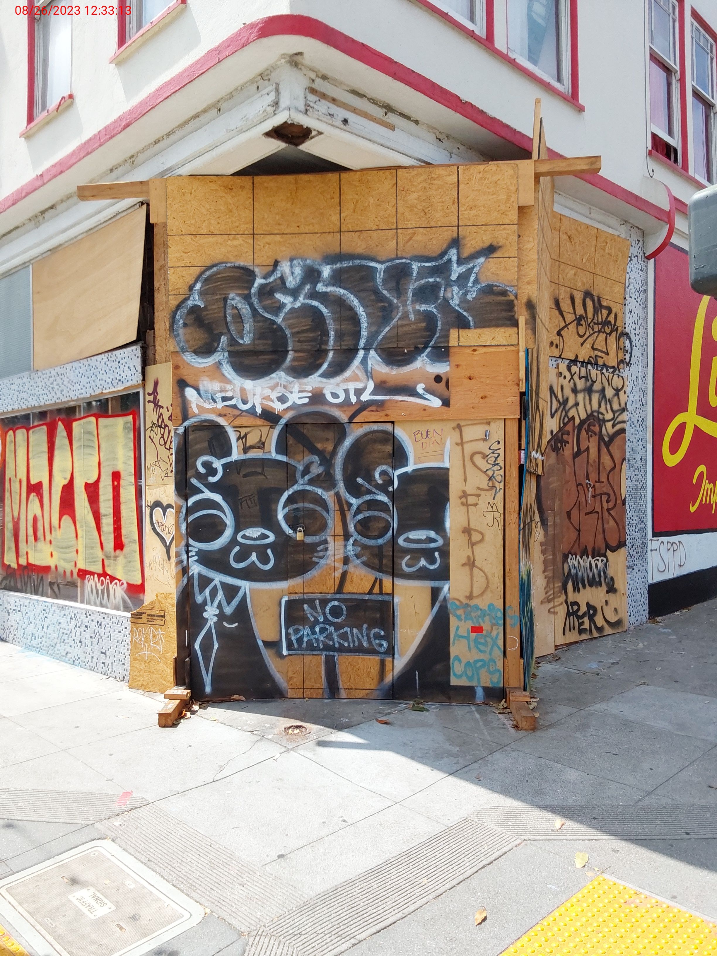 Graffiti at 1100 VALENCIA ST